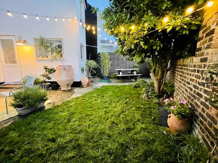 Northdene Cottage: Cozy Seaside Retreat with Woodburning Charm Deal Exterior photo